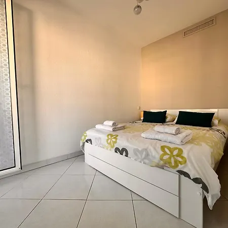 Apartament Bright Flat In The Center Of