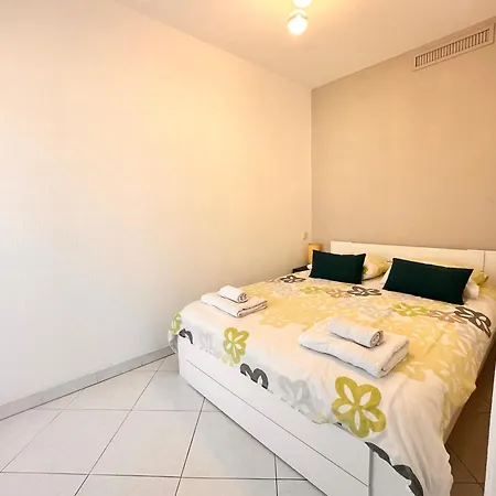 Bright Flat In The Center Of *