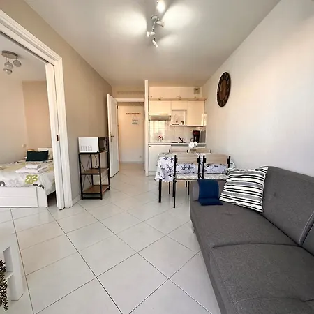 Bright Flat In The Center Of Apartament *