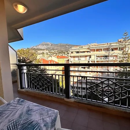 Bright Flat In The Center Of Apartament