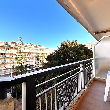 Bright Flat In The Center Of